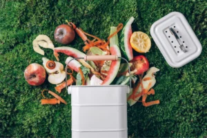 Kompostowanie - jak zamienić odpady w złoto dla ogrodu