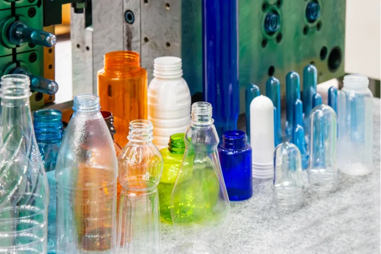 Szare butelki w sklepie? To recyklat, nie nowy zakaz z Unii